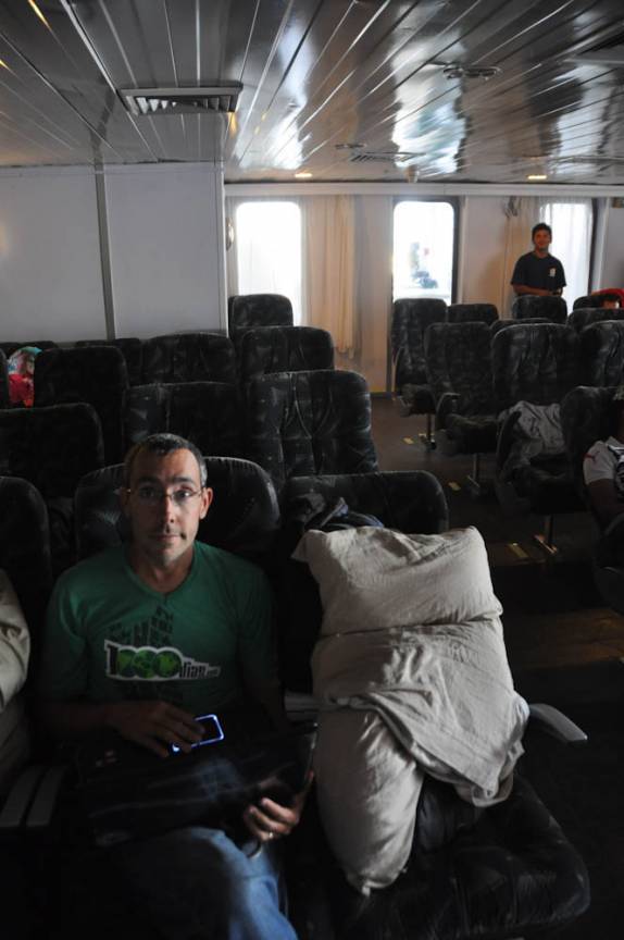 Trabalhando um pouco no ferry-boat entre Mazatlán e La Paz, na Baja California - México